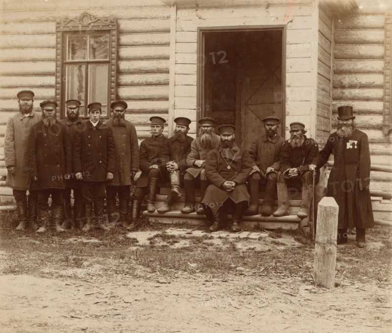 Group of peasants from Korobovo, 1910. Creator: Sergey Mikhaylovich Prokudin-Gorsky.