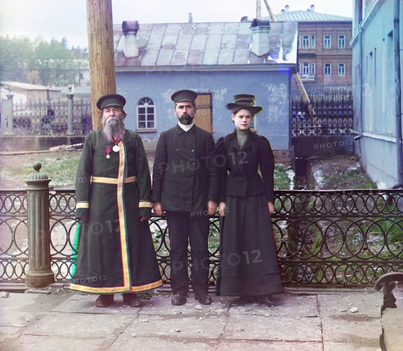 Three generations: A.P. Kalganov with son and granddaughter; the last two work in the shops..., 1910 Creator: Sergey Mikhaylovich Prokudin-Gorsky.