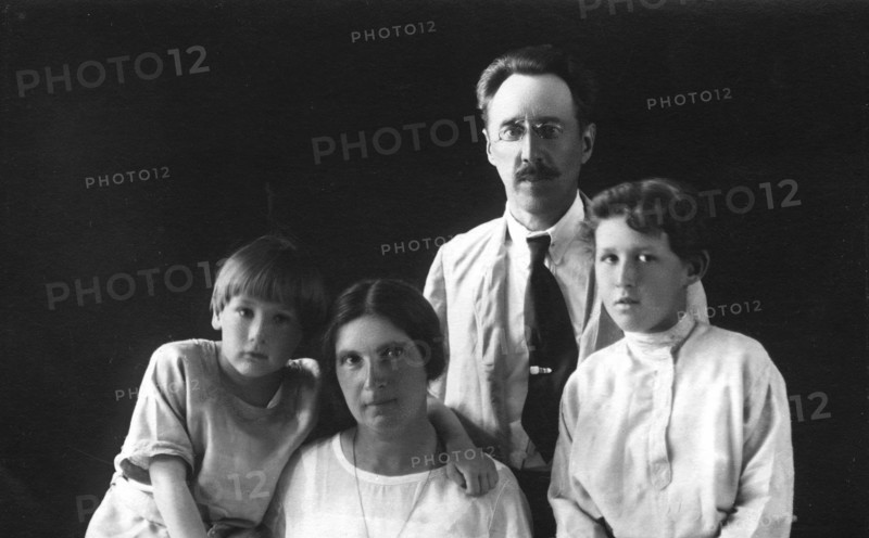Mikhail Alekseevich Pavlov with his Wife, Olga Aleksandrovna (nee Klushina), and Sons, early 1920s. Creator: Unknown.