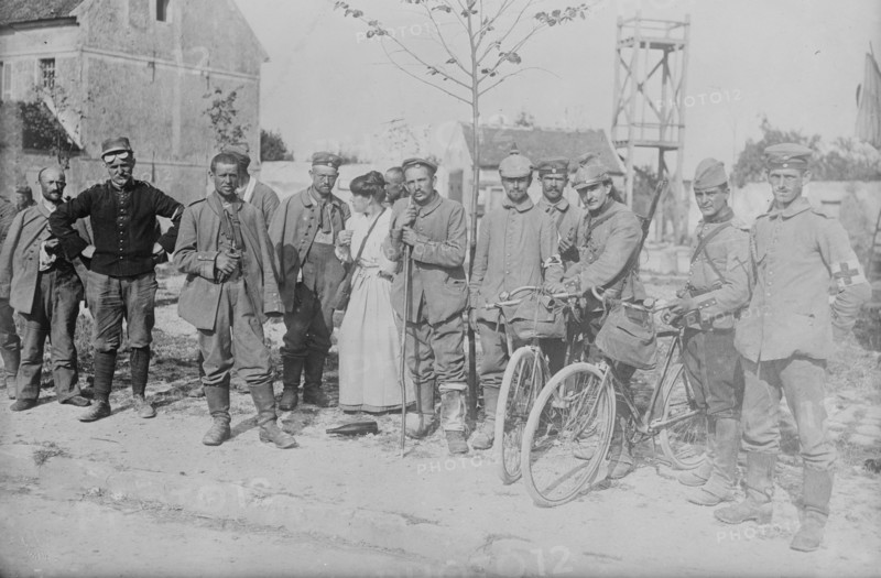 Neufmentier [i.e., Chauconin-Neufmontiers], German wounded prisoners, between c1914 and c1915. Creator: Bain News Service.