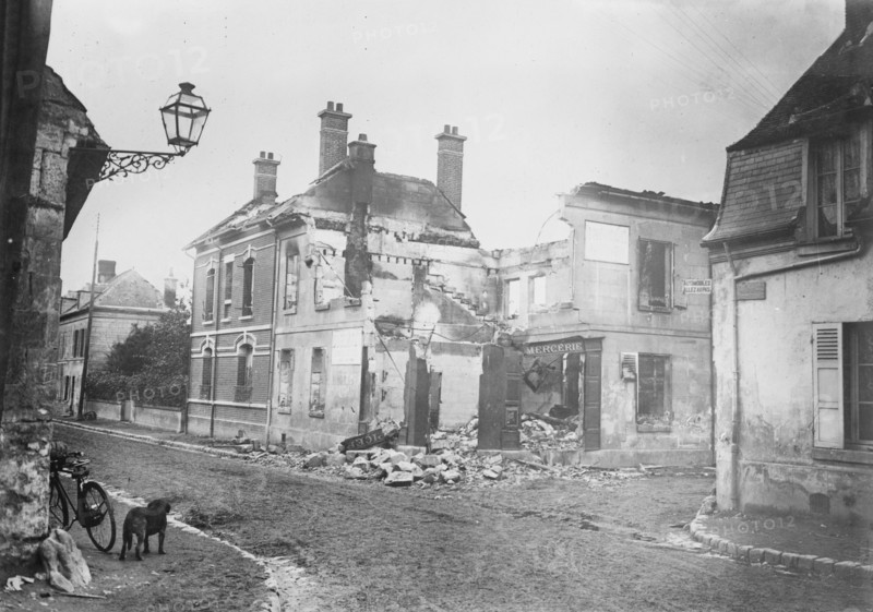 Choisy Au Bac, Houses burned by Germans, 6 Nov 1914 (date created and published later). Creator: Bain News Service.