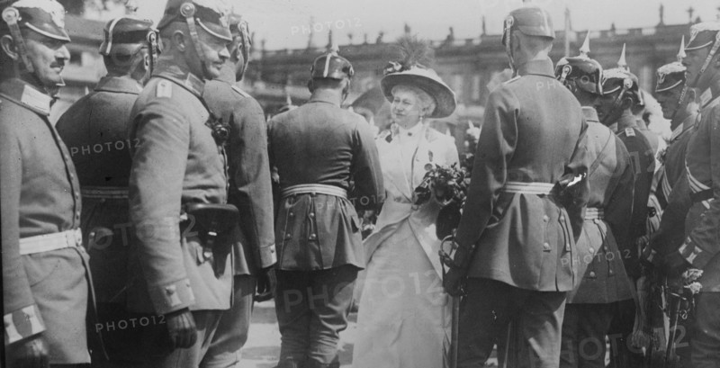 Kaiserin gives roses to departing officers, between 1914 and c1915. Creator: Bain News Service.