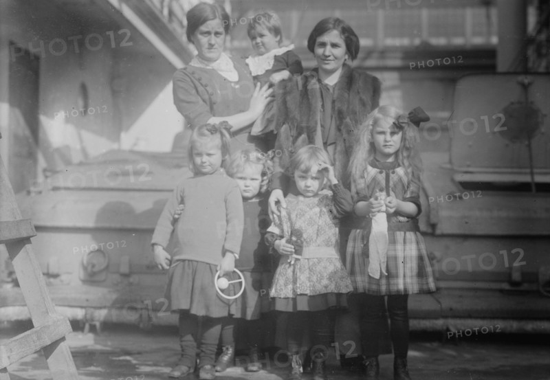 German refugees on EUROPA, between c1914 and c1915. Creator: Bain News Service.