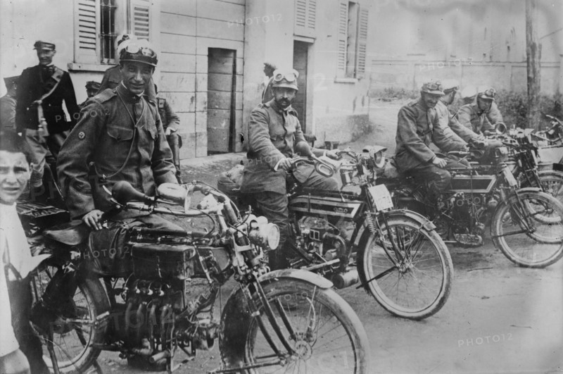 Italian Motor Cycle Squad, between 1914 and c1915. Creator: Bain News Service.