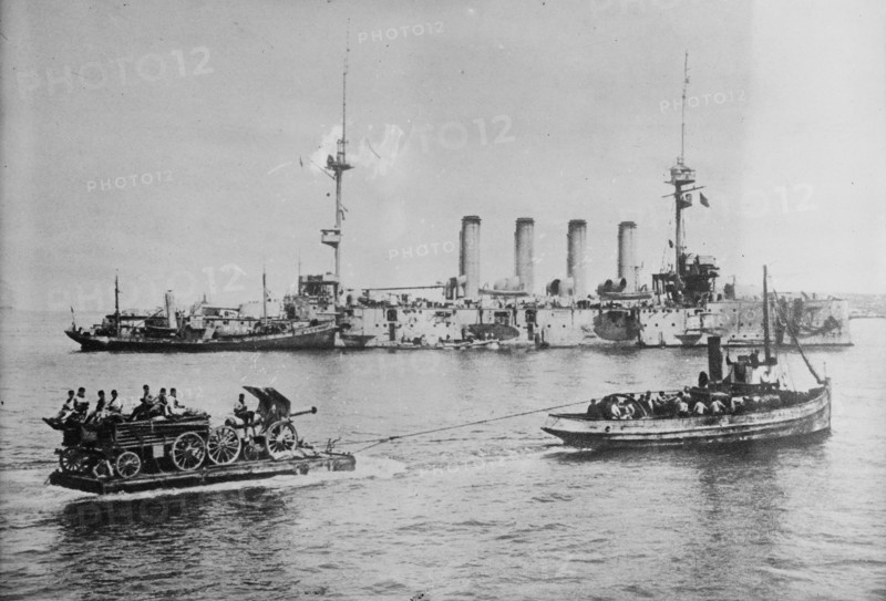 Landing a 155 mm gun at Sedd-ul [i.e., Sedd-el] Bahr, 1915. Creator: Bain News Service.