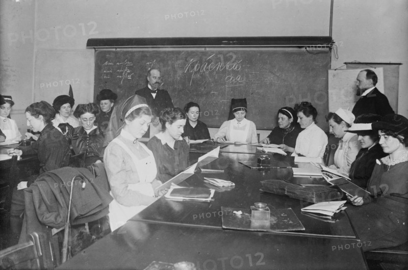 German Nurses learning Russian, between c1915 and c1918. Creator: Bain News Service.