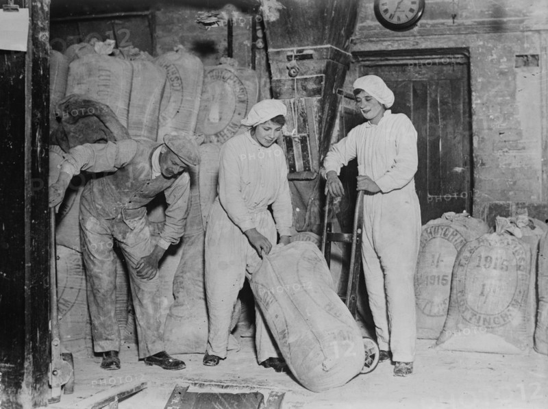 Women working, England, between c1915 and c1918. Creator: Bain News Service.