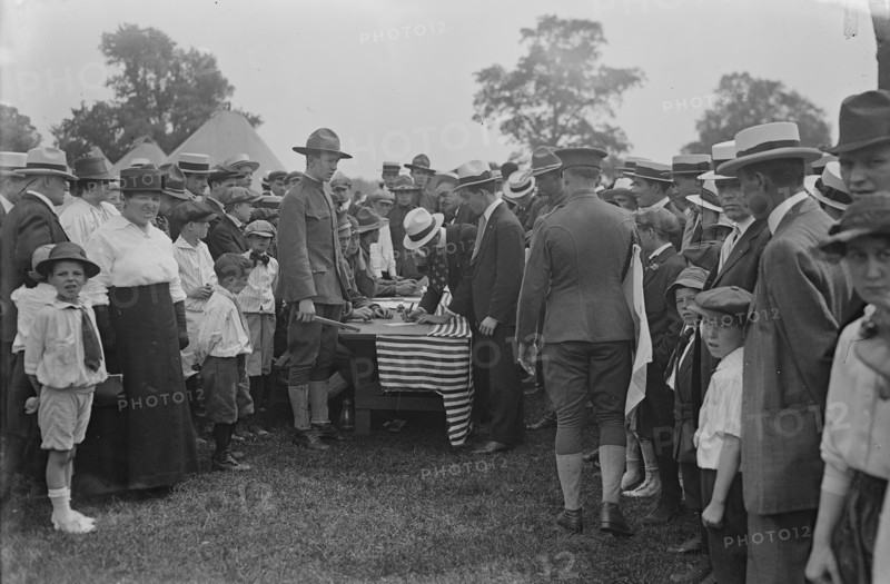 14th Infantry Camp, signing recruit in, 1917 or 1918. Creator: Bain News Service.