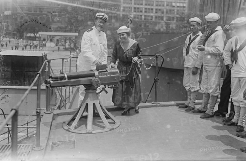 Mabel Garrison & Captain Pierce, 16 Jul 1917. Creator: Bain News Service.