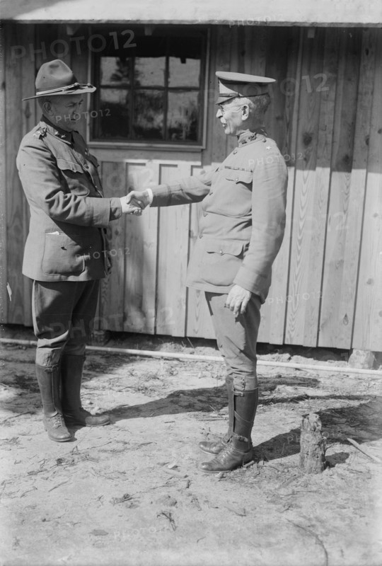 Gen. Bell & Gen. Crowder, between 1917 and 1918. Creator: Bain News Service.