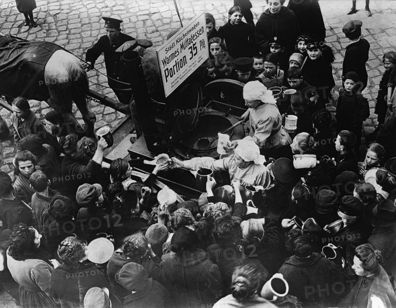 Berlin, goulash for 8 cents, 1916. Creator: Bain News Service.