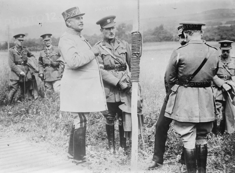 British & French officers in conference, 5 Aug 1917. Creator: Bain News Service.