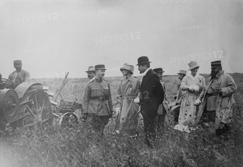 Mrs. Anna Dike & Anne Morgan, between c1915 and 1918. Creator: Bain News Service.