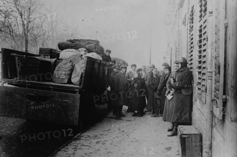 Nancy, Americans loading a camion, between c1915 and c1920. Creator: Bain News Service.
