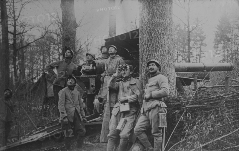 Defense against aeroplanes with French "155", 9 Oct 1918. Creator: Bain News Service.