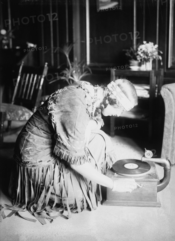 Tsianina, between c1915 and c1920. Creator: Bain News Service.