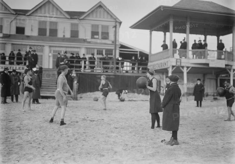 Coney Isl., 1/3/15, 1915. Creator: Bain News Service.