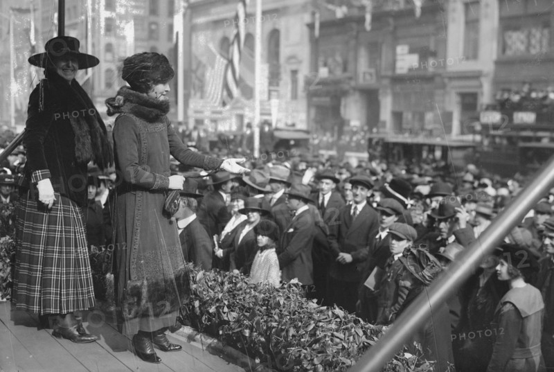 Grace George sells bonds, between c1915 and 1918. Creator: Bain News Service.