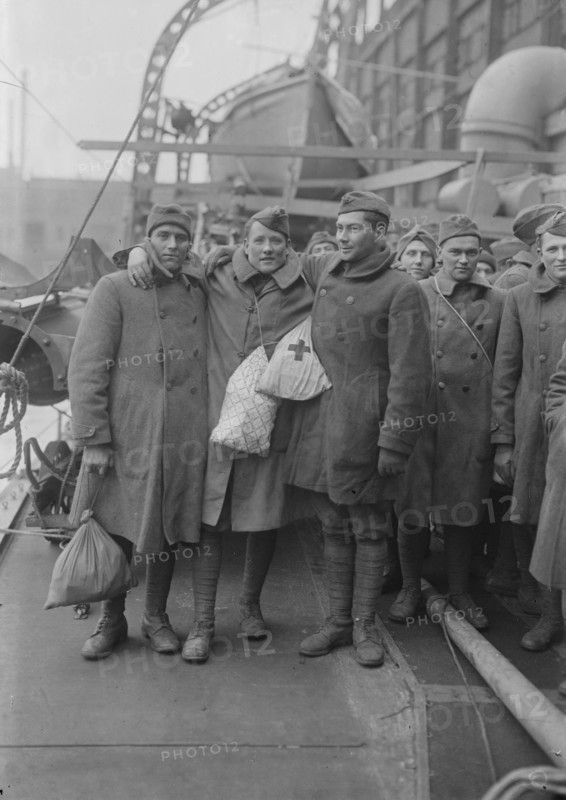 L. Jacubowski, H.E. Anchors, Ezra E. Jones, 1918 or 1919. Creator: Bain News Service.