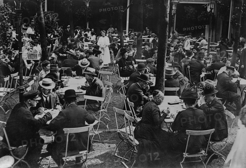 Berlin -- folk restaurant, between c1915 and c1920. Creator: Bain News Service.