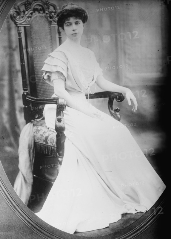 Mrs. L.V. Harcourt, cameo portrait, sitting, 1912. Creator: Bain News Service.