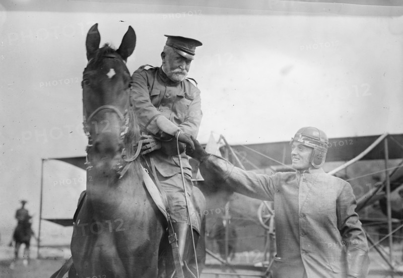 Ward says good by [i.e., goodbye] to Gen. Grant, 1911. Creator: Bain News Service.