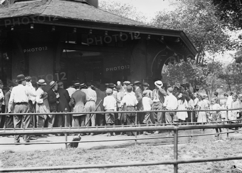 Milk House, Tompkins Sq.; hot day, between c1910 and c1915. Creator: Bain News Service.