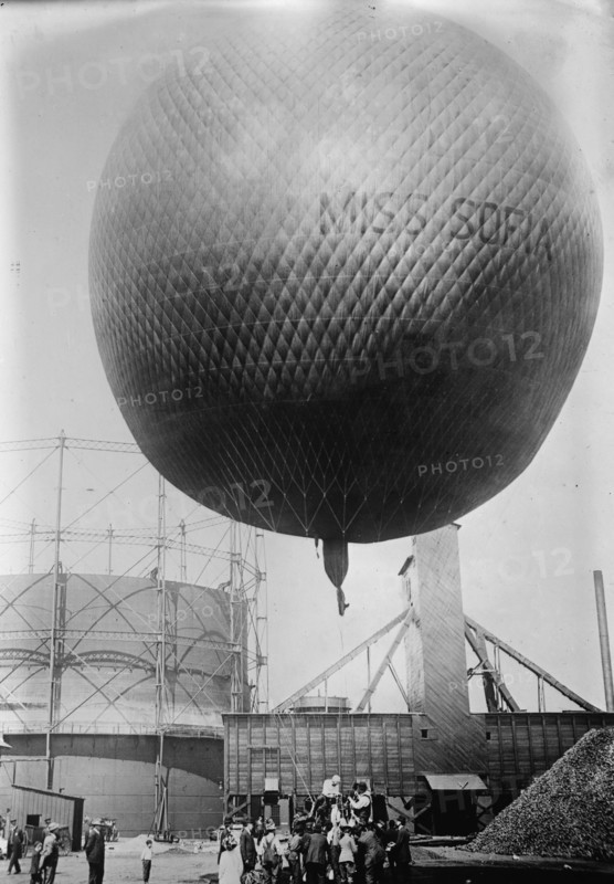 Assman's Balloon, between c1910 and c1915. Creator: Bain News Service.