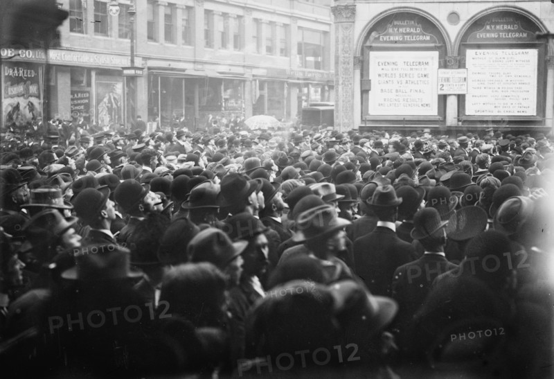 Crowd watching "playograph," World Series, 1911, 1911. Creator: Bain News Service.