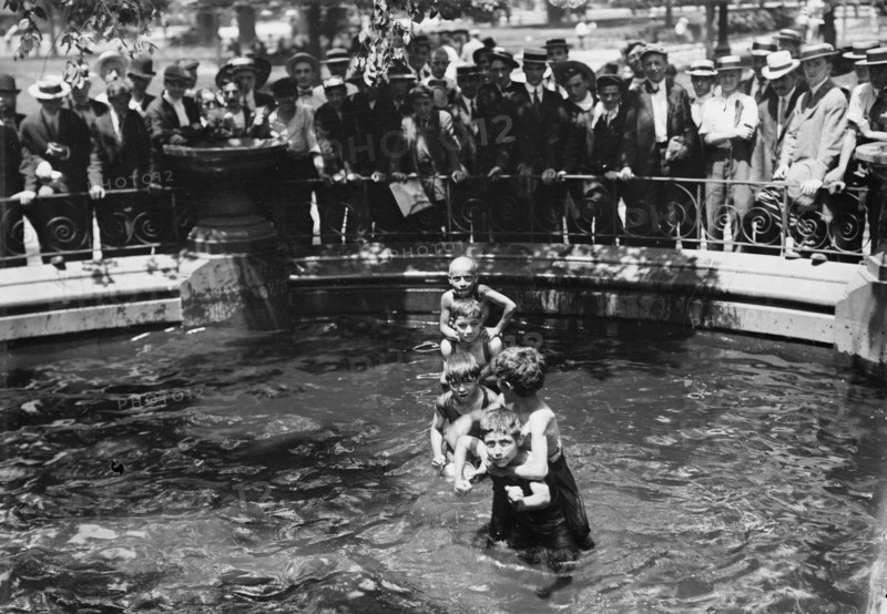Fountains, Madison Sq. Park on hot day, between c1910 and c1915. Creator: Bain News Service.