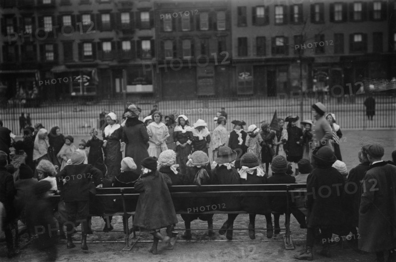 School children's Thanksgiving Games, 11/27/11, 1911. Creator: Bain News Service.