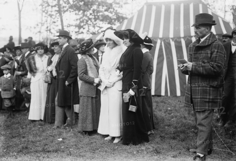 Elise W. Ladew and Mrs. W.R. Grace, between c1910 and c1915. Creator: Bain News Service.