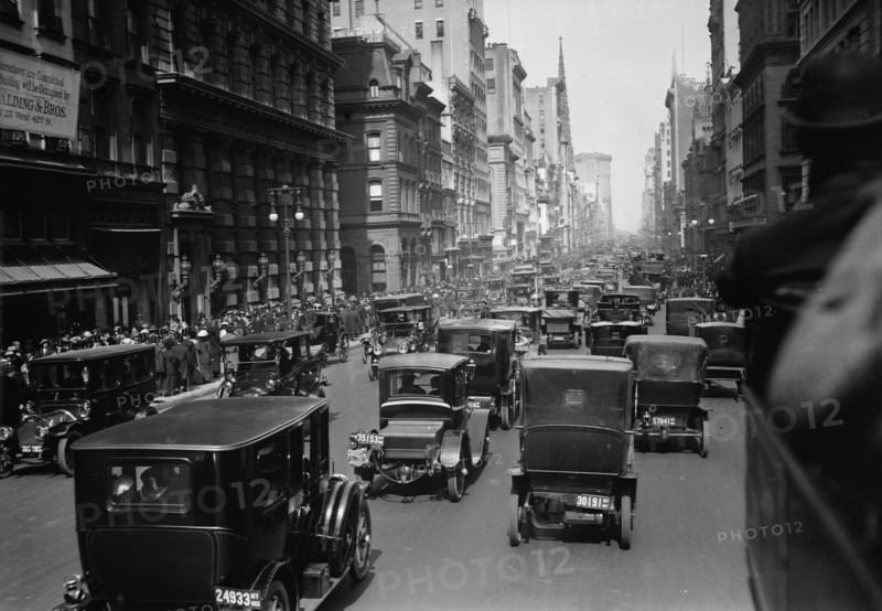5th Ave. - Easter, '13, 1913. Creator: Bain News Service.