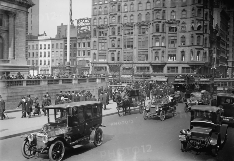 5th Ave., Easter,'13, 1913. Creator: Bain News Service.