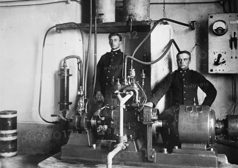 Bermocchi & his wireless "iconograph", between c1910 and c1915. Creator: Bain News Service.
