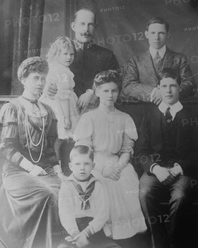 King of Greece & family, between c1910 and c1915. Creator: Bain News Service.