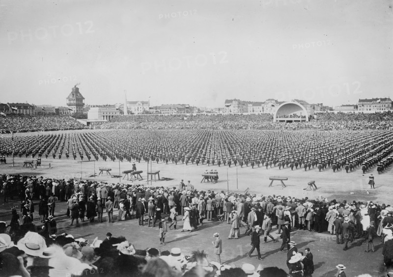 6000 girls at Sokol Sports at Prague, Austria, 1912. Creator: Bain News Service.