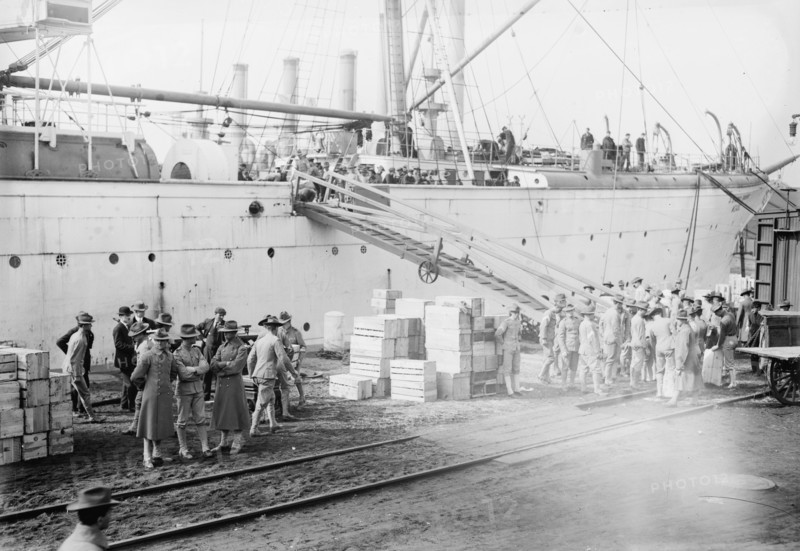 Loading MEADE - League Isl'd., 1913. Creator: Bain News Service.
