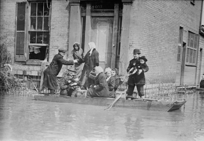 Rescue work- Dayton, 1913. Creator: Bain News Service.