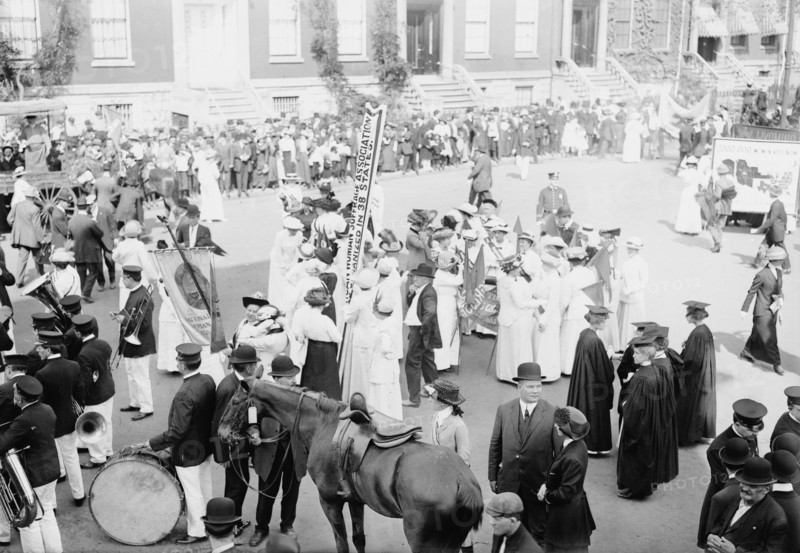 Suffrage Paraders, N.Y., between c1910 and c1915. Creator: Bain News Service.