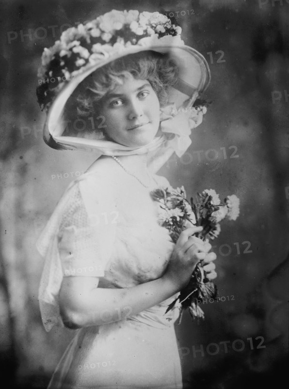 Bessie Yoakum, between c1910 and c1915. Creator: Bain News Service.