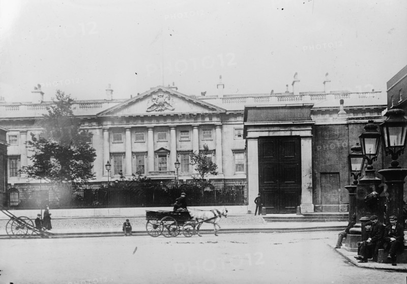 Mint - London, between c1910 and c1915. Creator: Bain News Service.