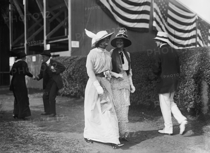 Edith Kane and Mrs. J. Doug. Robinson, 1913. Creator: Bain News Service.