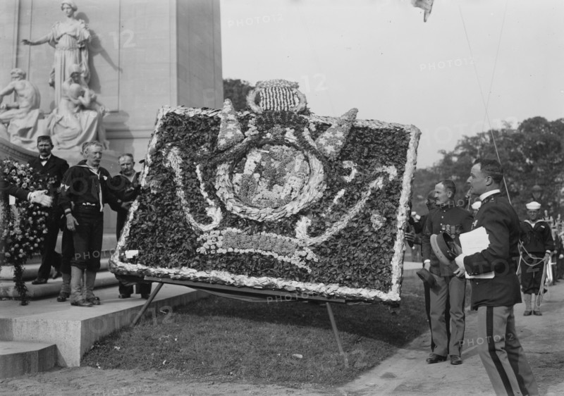 MAINE Monument -- Flowers from Cubans, 1913. Creator: Bain News Service.