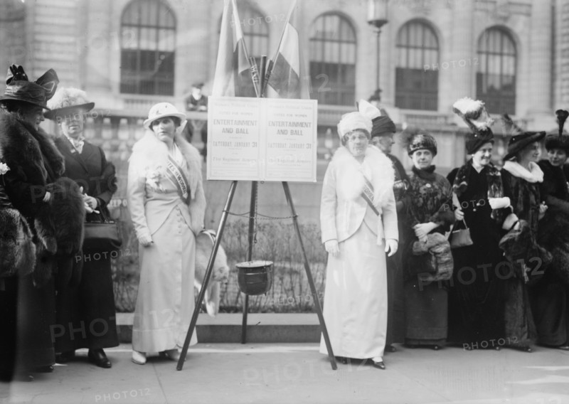 Mrs. Sidney Berg [and] Mrs. Calvin Tompkins, 1914. Creator: Bain News Service.