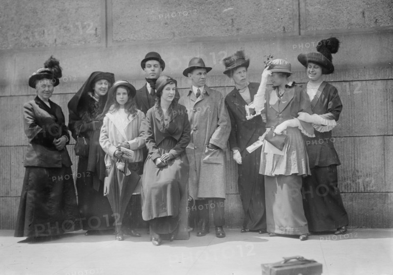 Mrs. W.J. Gaynor, Ruth [Gaynor], Rufus [Gaynor], Helen [Gaynor], Cary Waldroth, Mrs. E. May..., 1914 Creator: Bain News Service.