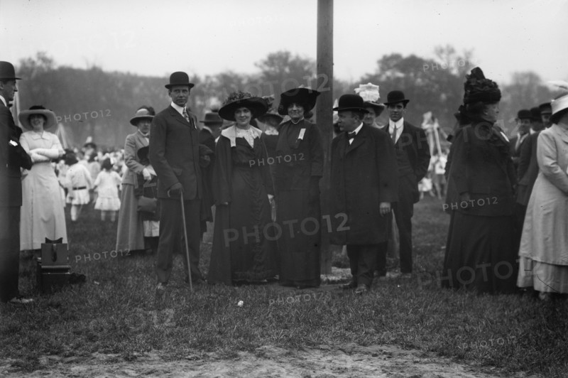 G.T. Kirby & wife, Mrs. L.R. Guggenheim, Com'r Stover, between c1910 and c1915. Creator: Bain News Service.