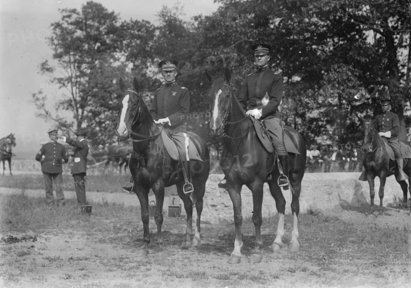 Maj. F. W. Sladen & Lt. H.D. Higley, 1926. Creator: Bain News Service.