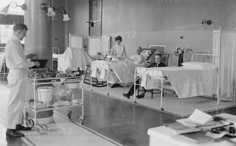 St. Luke's -- Men's Ward, between c1915 and c1920. Creator: Bain News Service.