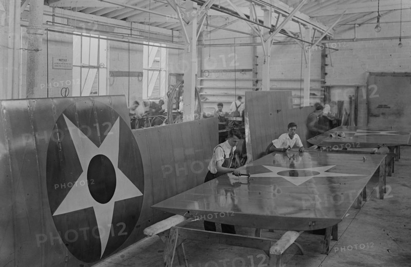 Assembling wings, 1917. Creator: Bain News Service.